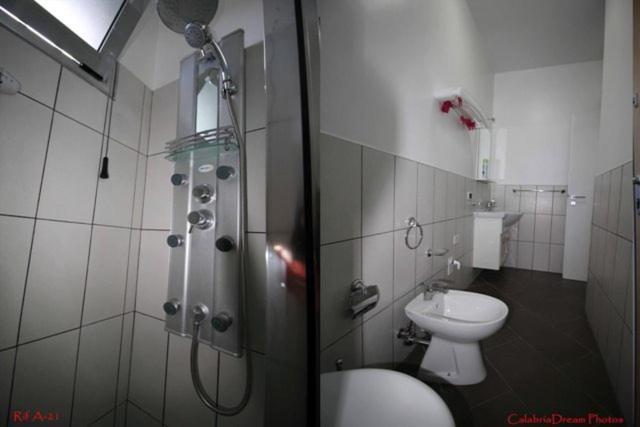 Beach Central Appartment Economy Тропея Экстерьер фото